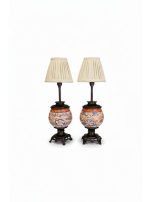 Pair of Late 19th-Century Japanese Imari Porcelain Bedside Table Lamps – Premium Pleated Linen Shades