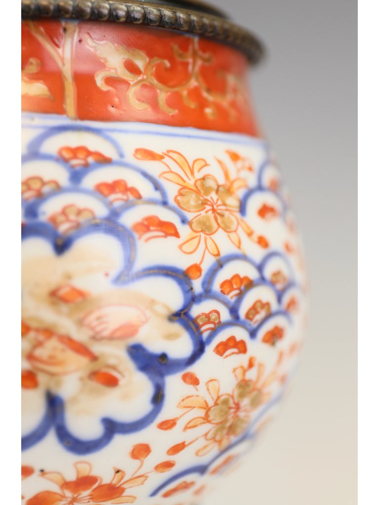 Pair of Late 19th-Century Japanese Imari Porcelain Bedside Table Lamps &ndash; Premium Pleated Linen Shades
