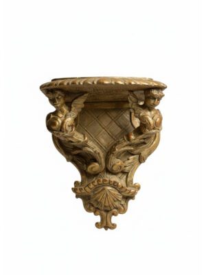 A 19th Century Renaissance Revival Giltwood ‘Griffin’ Wall Bracket