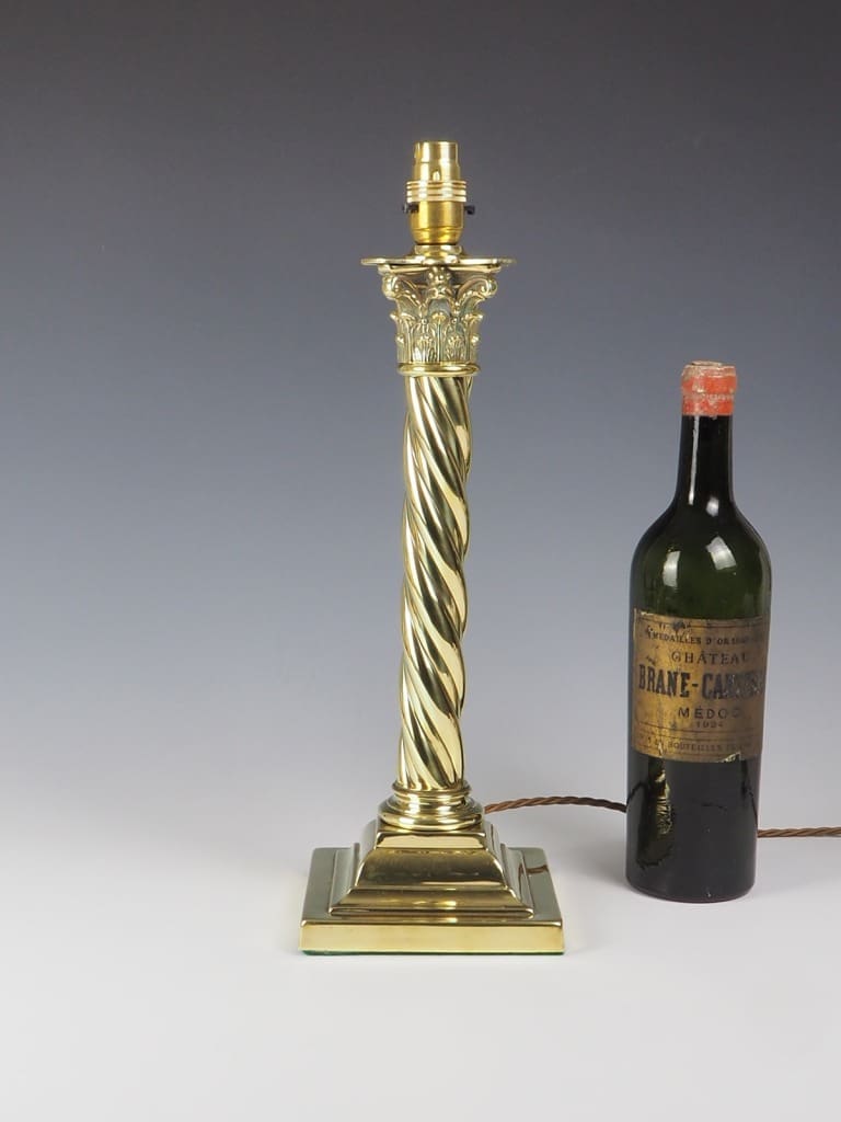 Elegant Table Lamp: Antique Brass Corinthian Column
